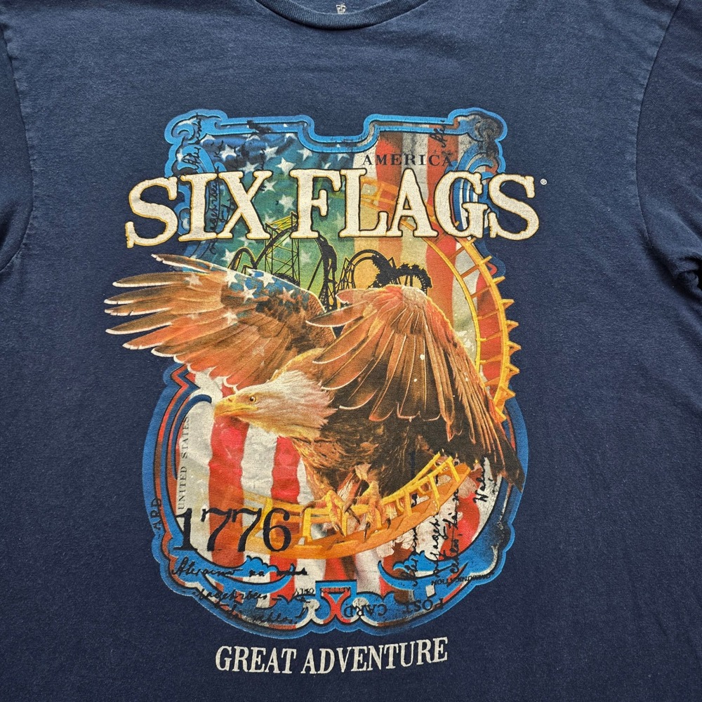 Six Flags Great Adventure Tshirt Mens‎ Large Blue Patriotic Eagle American Flag - Picture 2 of 7